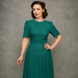 Vintage 80s does 40s Sarah Elizabeth Green Rayon Embroidered Midi‎ Dress Size 8